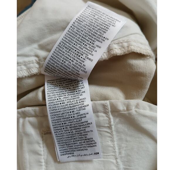 GAP 9" Inseam Stretch Highrise Bermuda Short Khaki NWT Size 8 - Picture 11 of 13